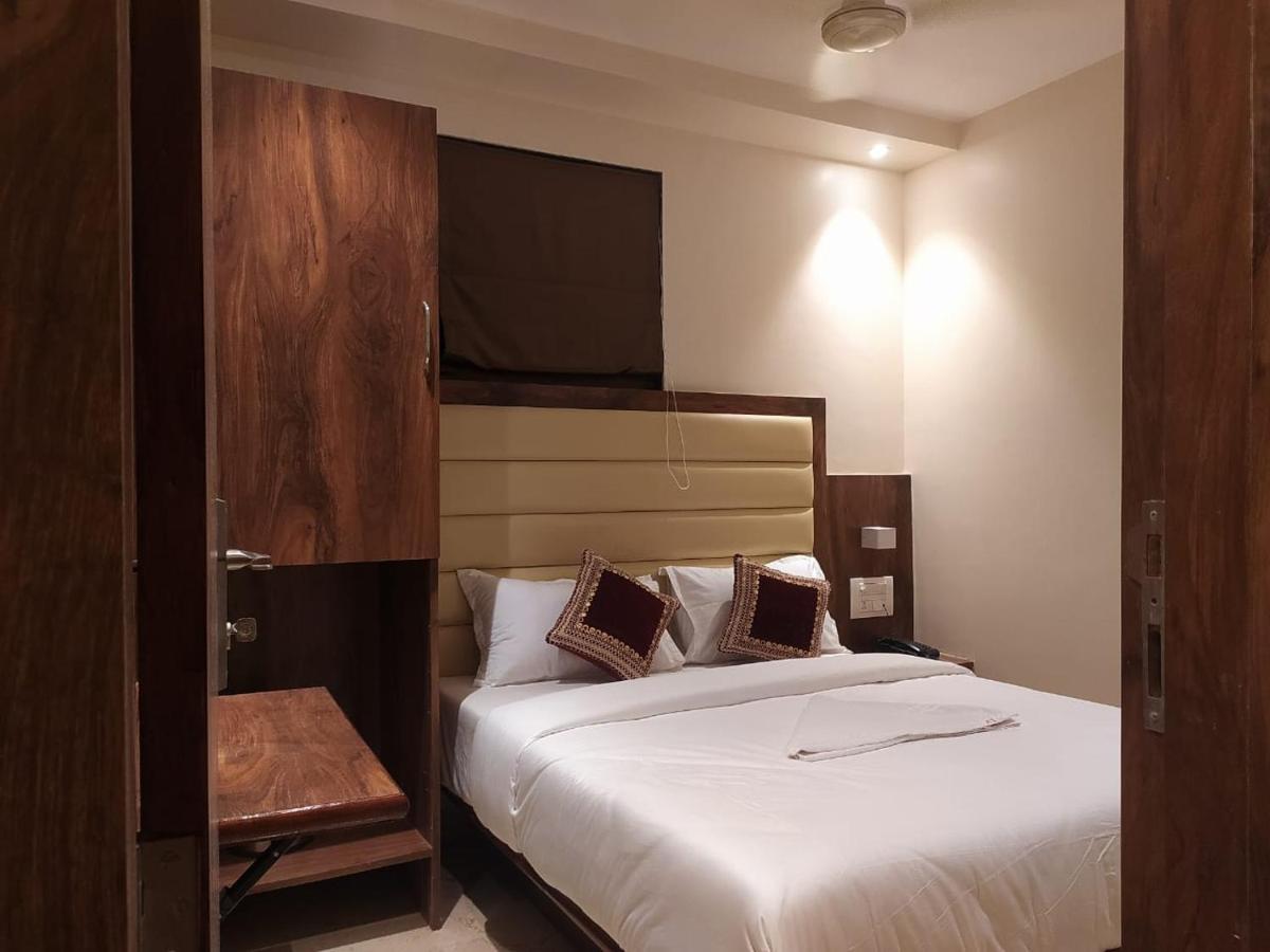 Hotel Adams Inn Near Mumbai Airport エクステリア 写真