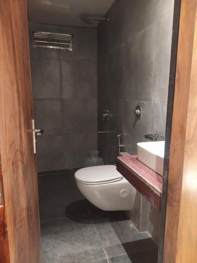 Hotel Adams Inn Near Mumbai Airport エクステリア 写真