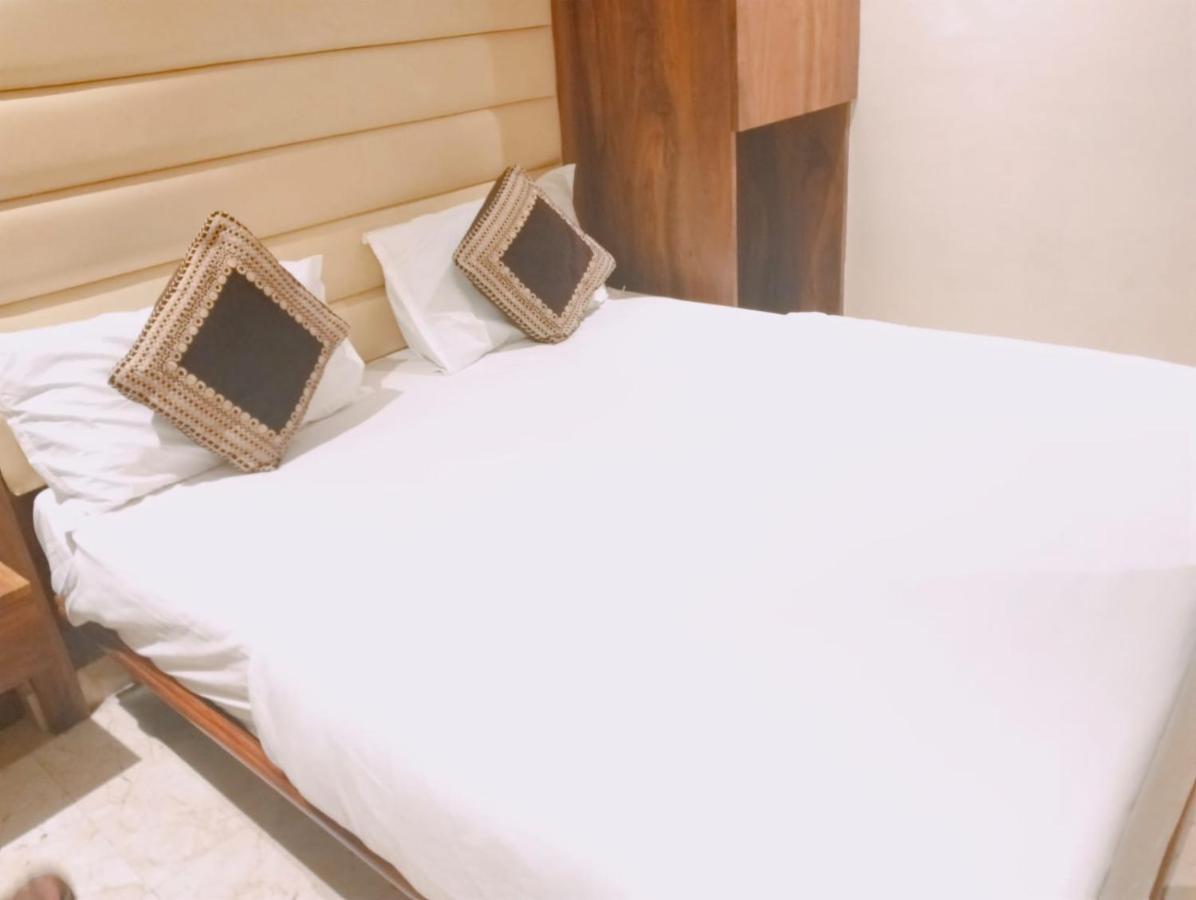 Hotel Adams Inn Near Mumbai Airport エクステリア 写真