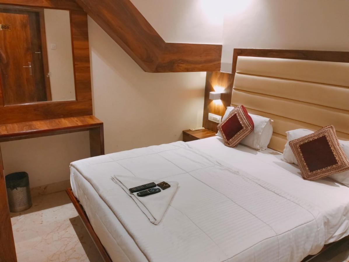 Hotel Adams Inn Near Mumbai Airport エクステリア 写真