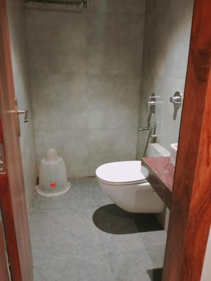 Hotel Adams Inn Near Mumbai Airport エクステリア 写真