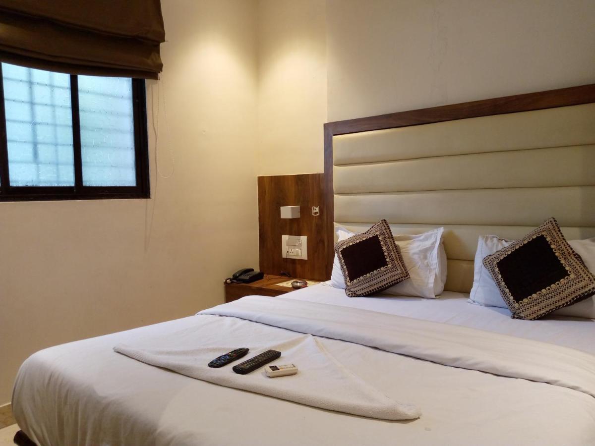 Hotel Adams Inn Near Mumbai Airport エクステリア 写真
