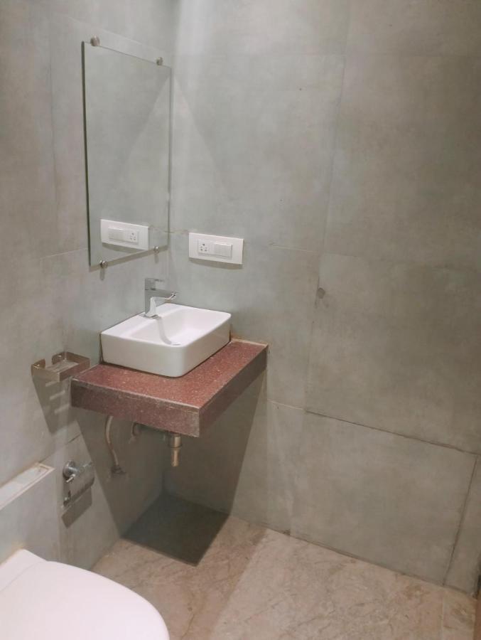 Hotel Adams Inn Near Mumbai Airport エクステリア 写真