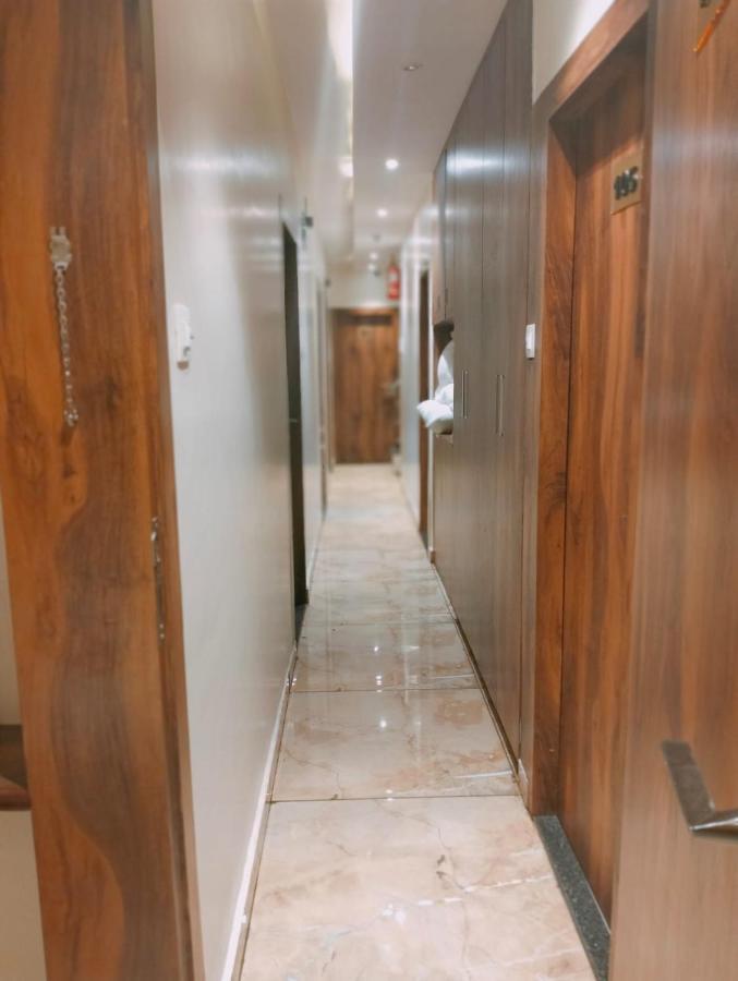Hotel Adams Inn Near Mumbai Airport エクステリア 写真