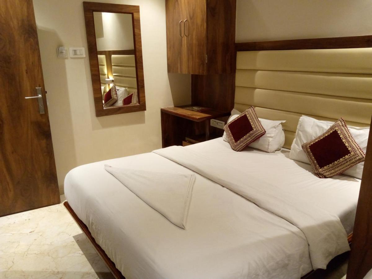 Hotel Adams Inn Near Mumbai Airport エクステリア 写真