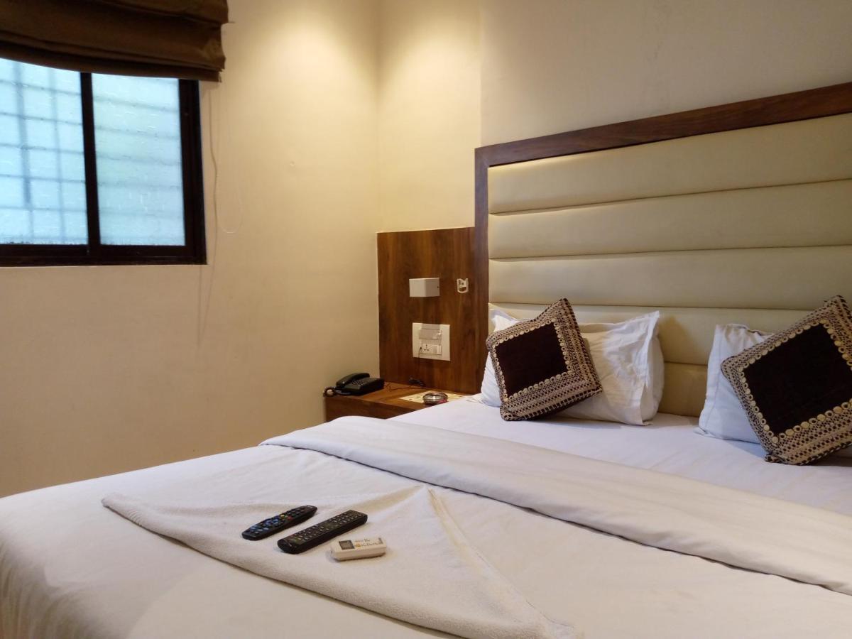 Hotel Adams Inn Near Mumbai Airport エクステリア 写真
